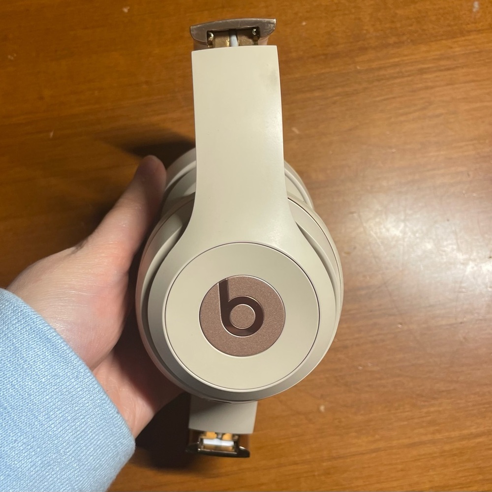Beats by Dre Solo 3 Wireless Headphones Matte Gold